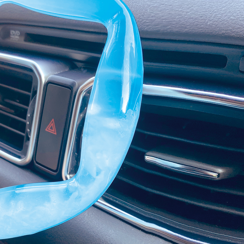 車のエアコンのふきだし口の風でも凍結します！