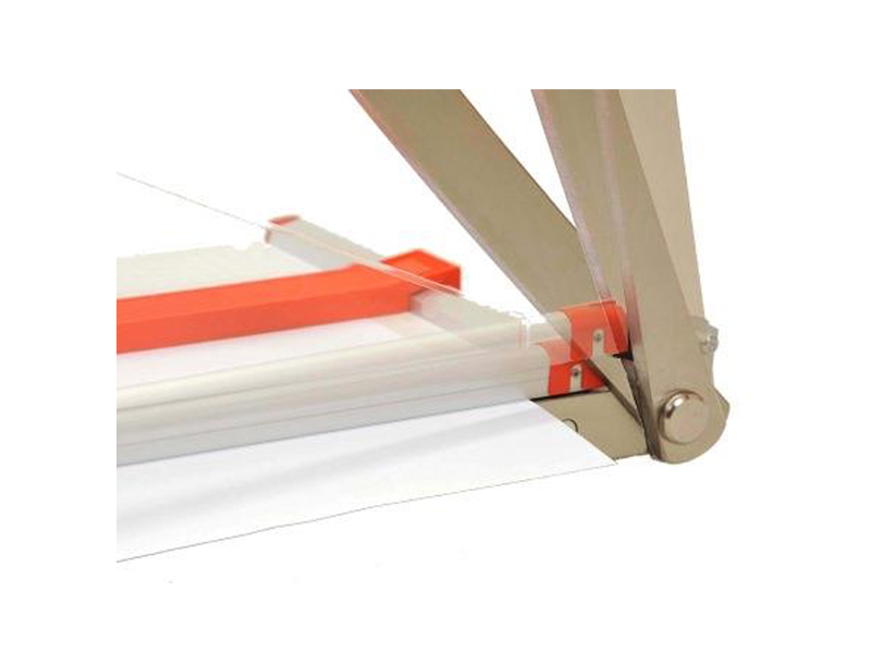 ズレ無く裁断出来る自動紙押装置。
裁断刃と連動して、しっかりと用紙を保持します。（写真はイメージです）